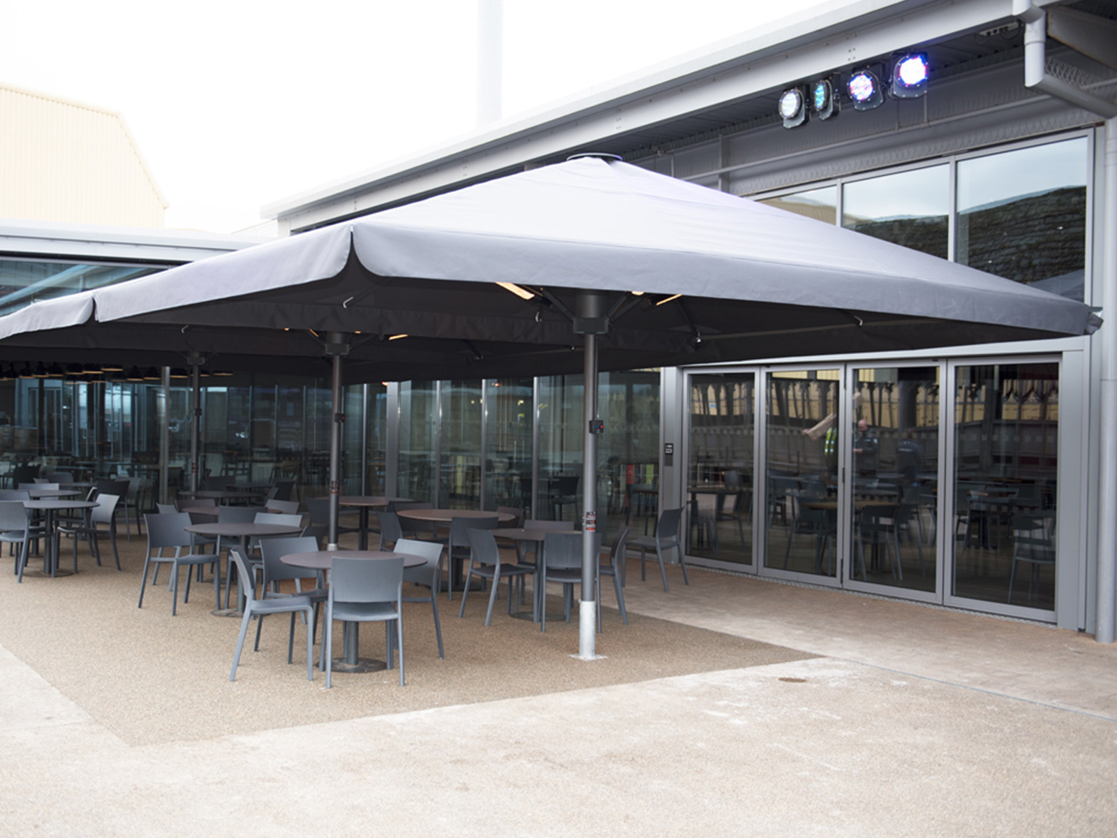 Savannah Giant Commercial Parasol - Image 2