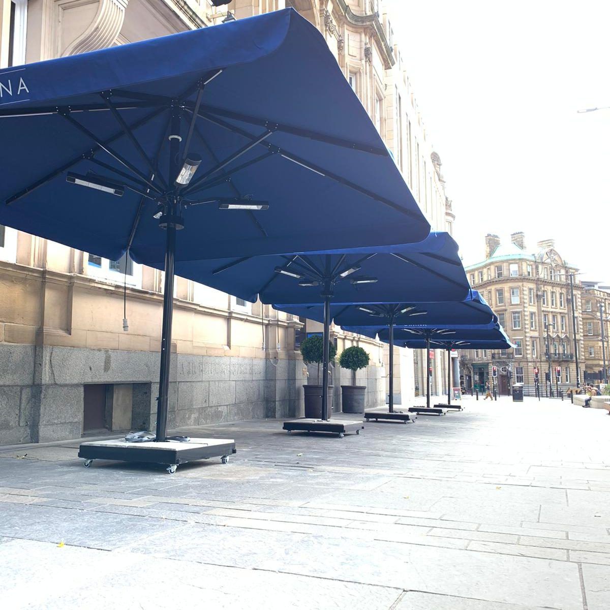 Savannah Large Heated Parasol - Image 3