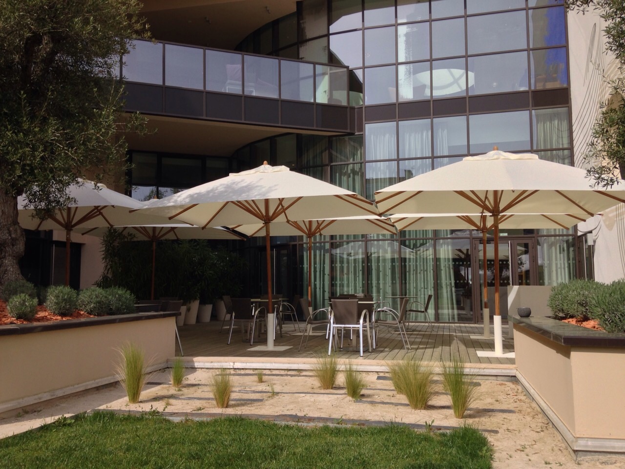 Bambrella Levante 3.4m Square Parasols - Marriott Hotel France